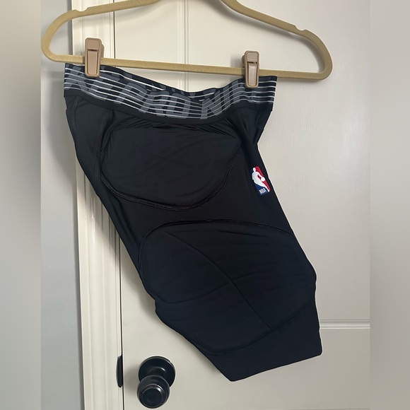 🆕 Nike NBA Hyperstrong Padded Basketball Compression Shorts 881966-010